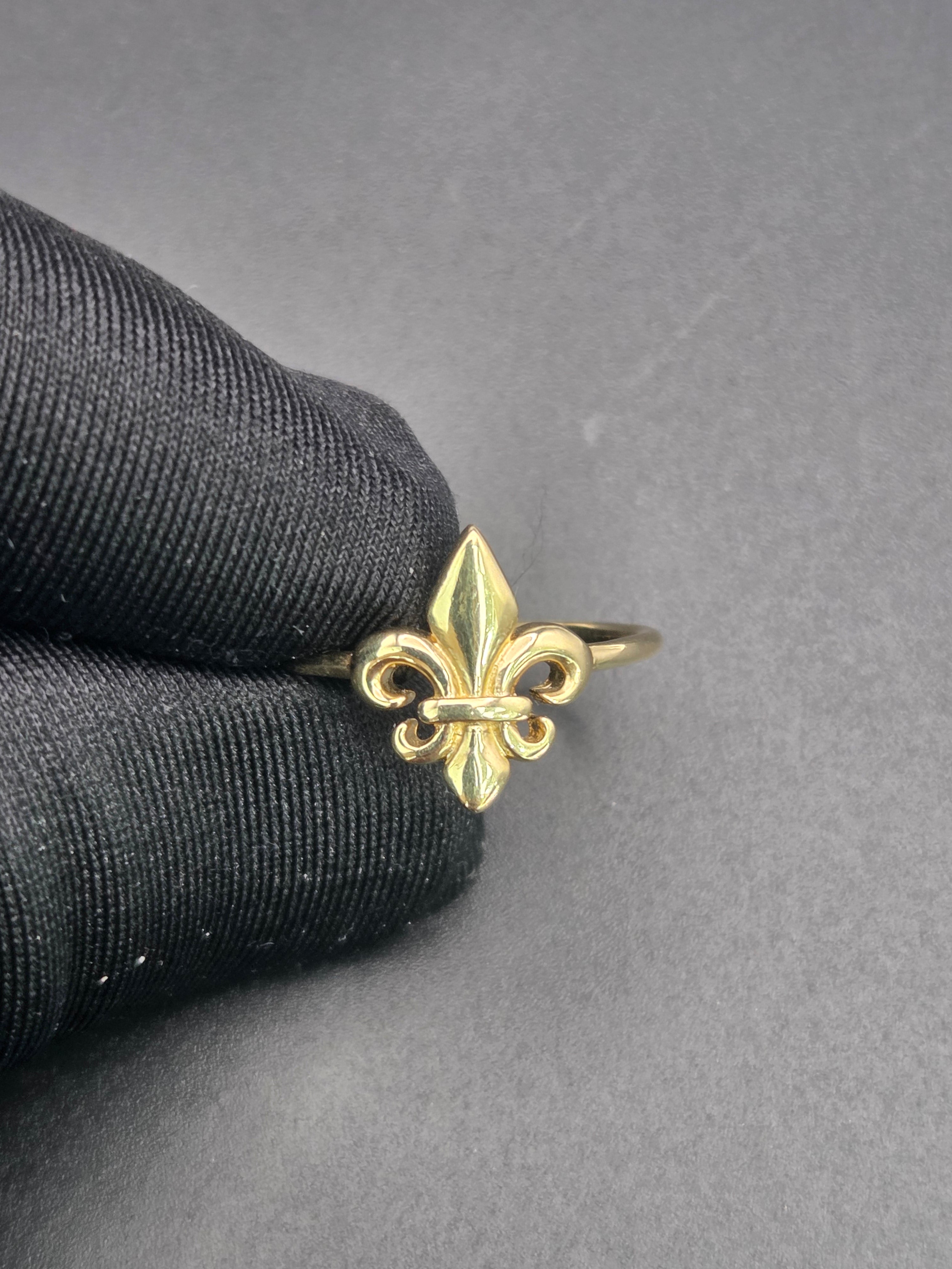 14k Solid Gold Ring fleur-de-lis