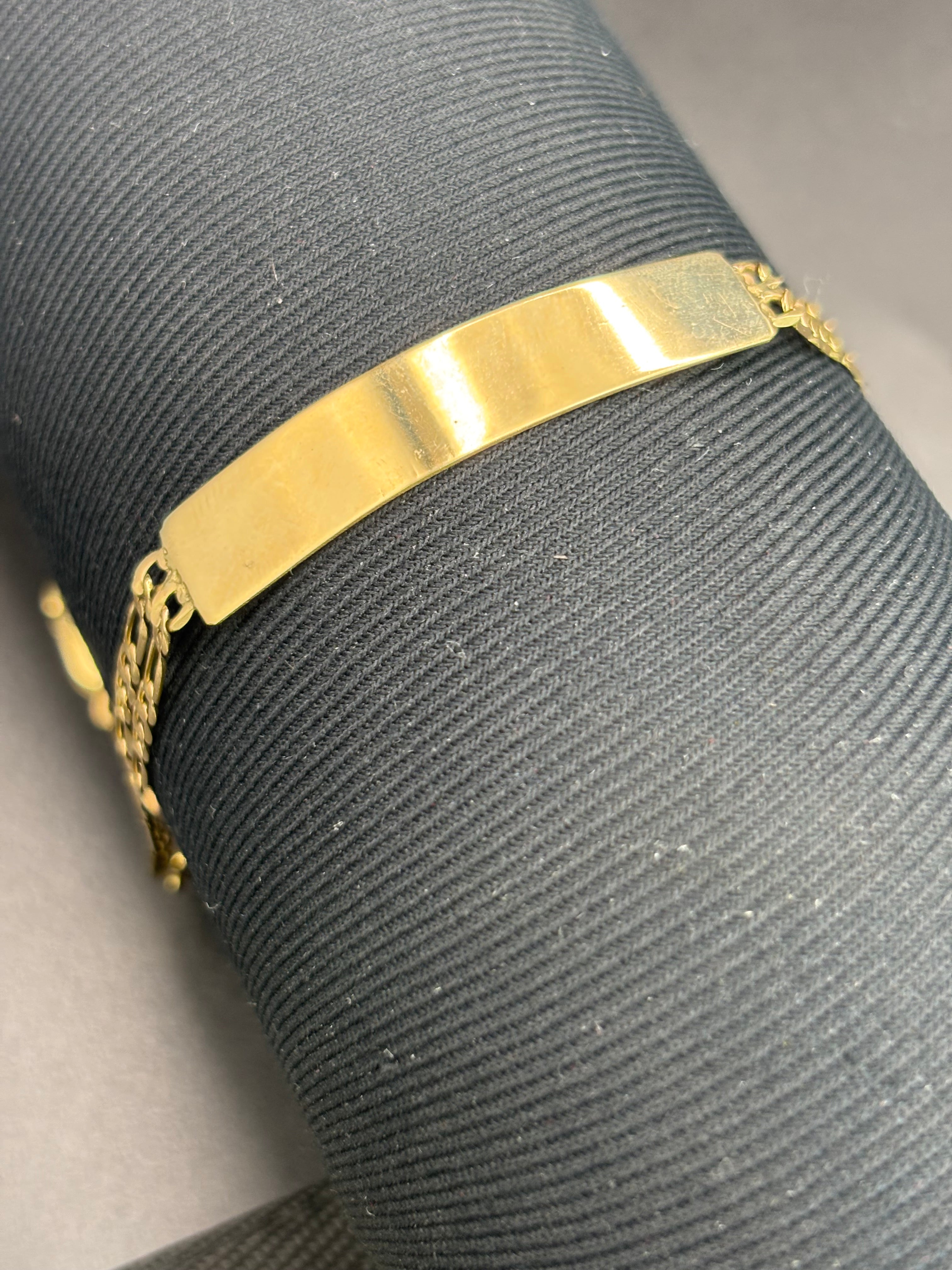 14k Solid Gold Figaro Link Bracelet