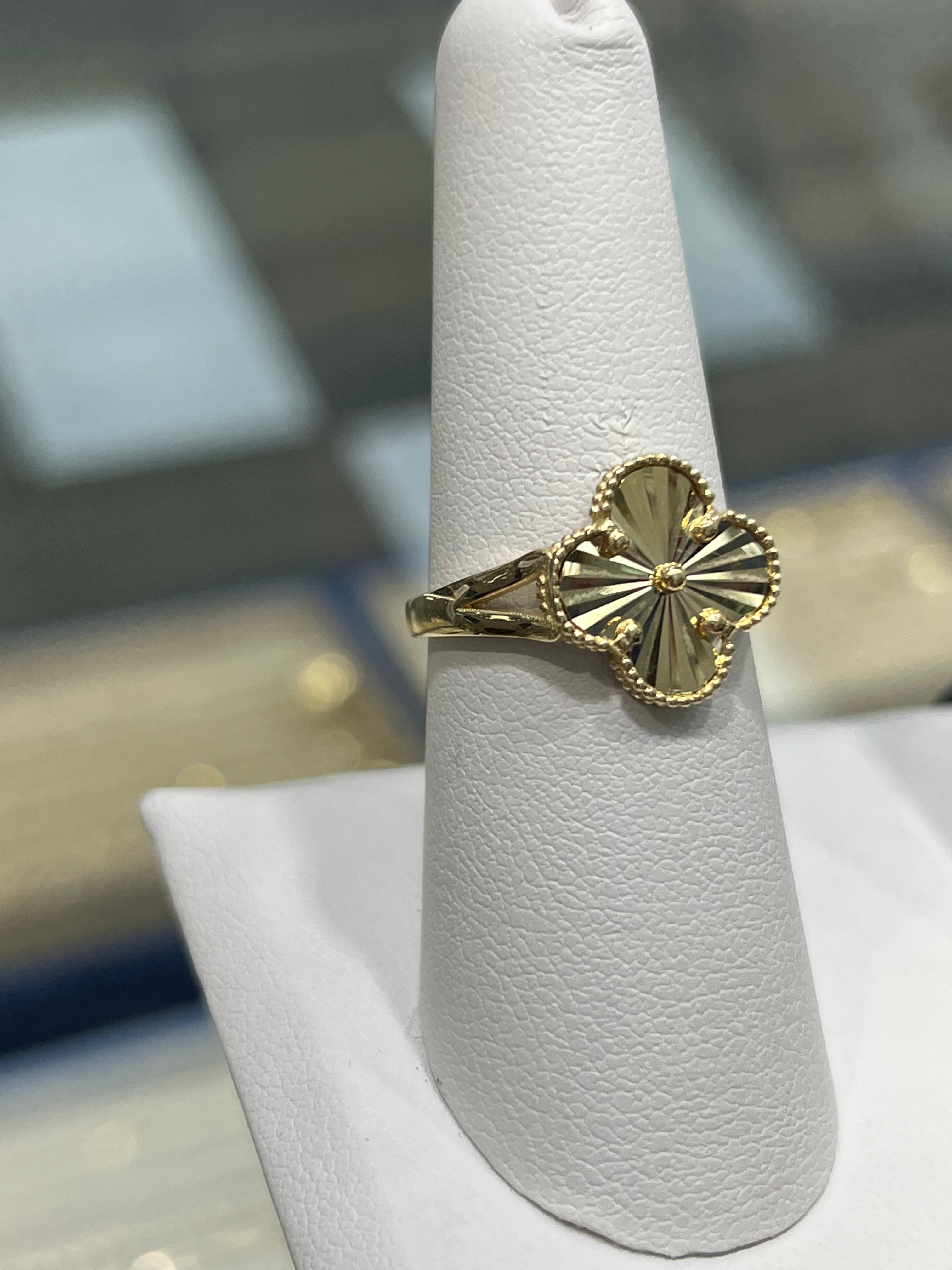 14K Gold Clover Ring