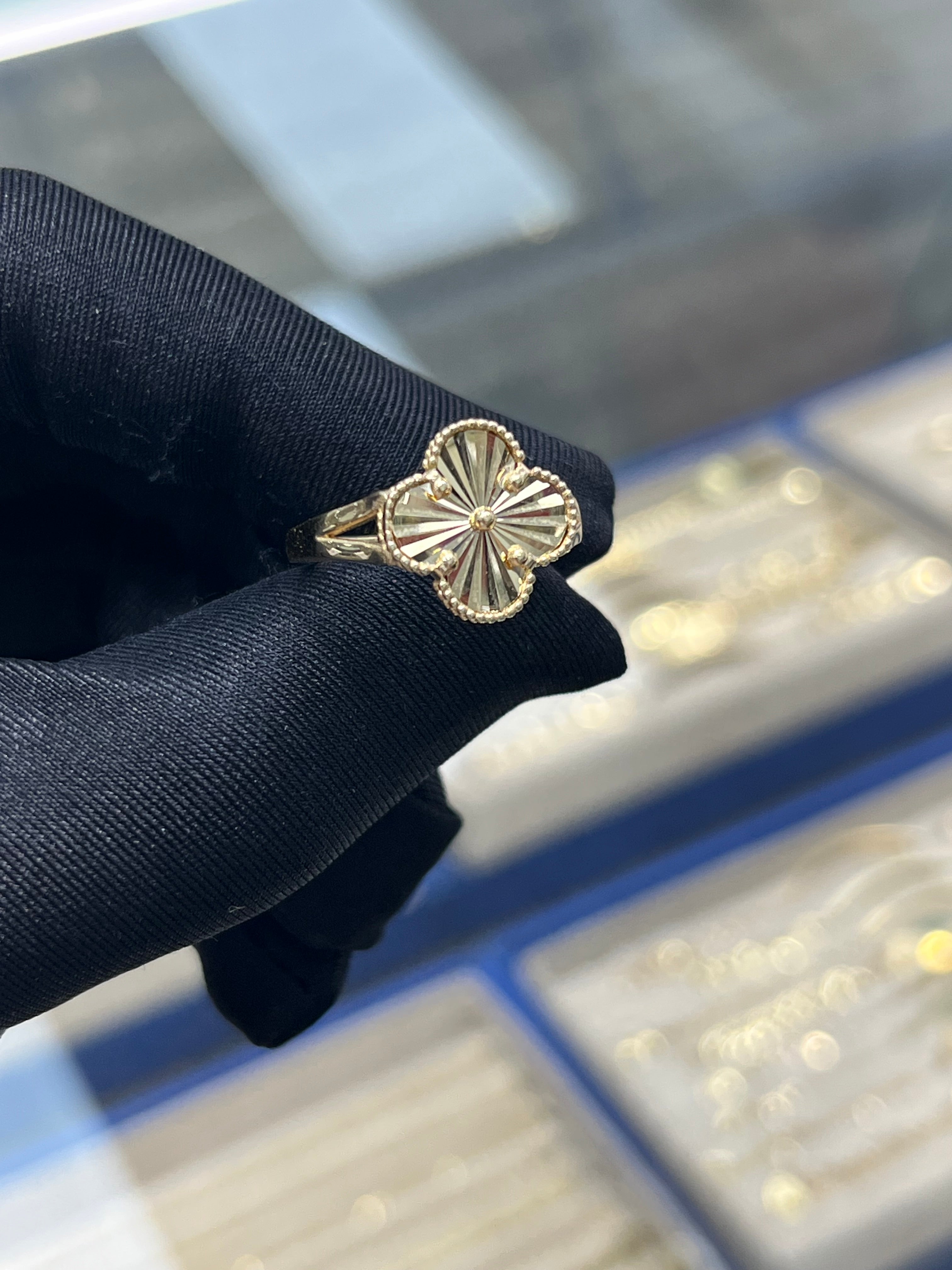 14K Gold Clover Ring
