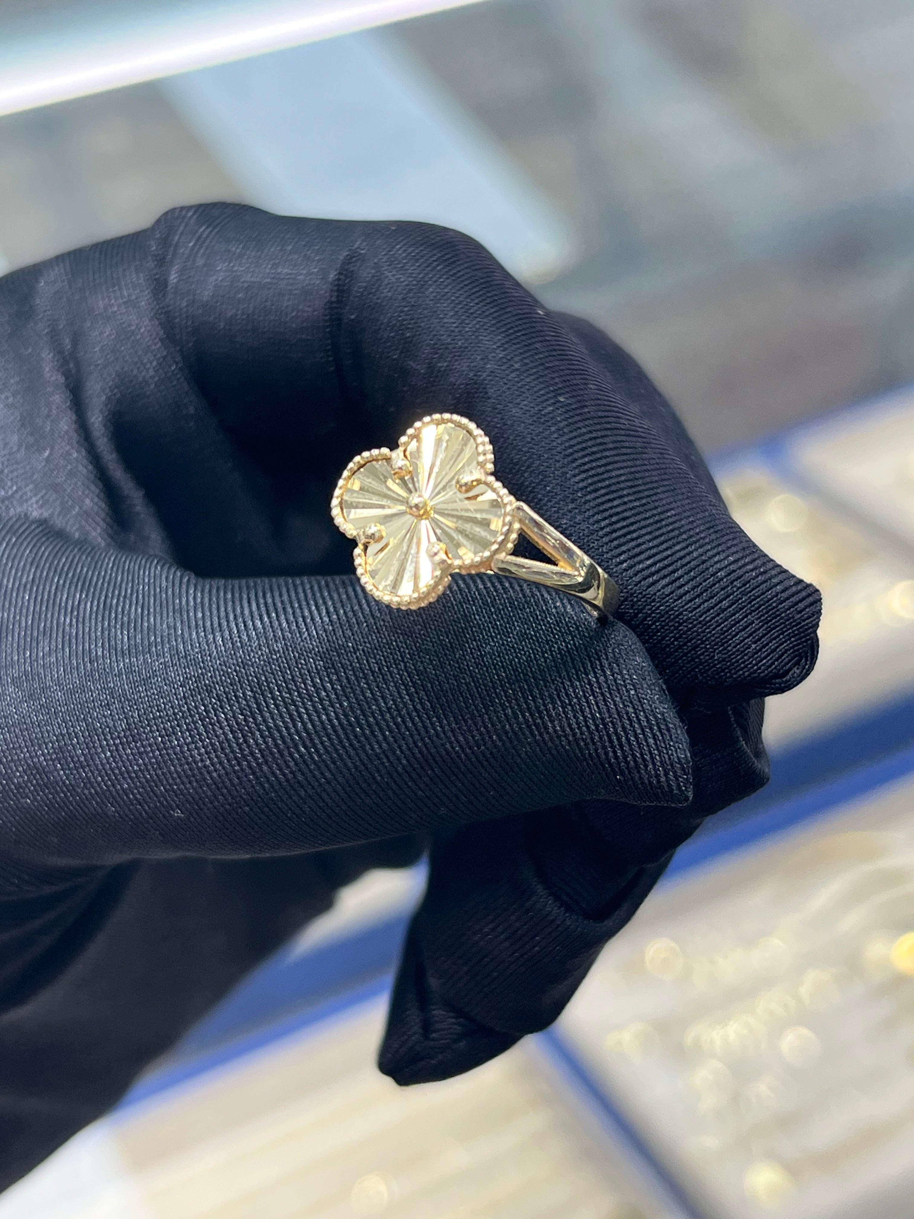 14K Gold Clover Ring
